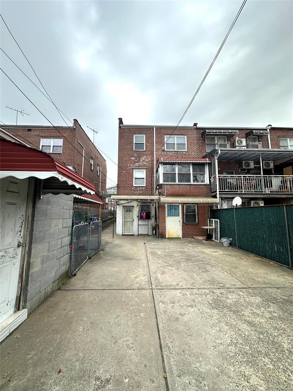 Single Family 61st  Queens, NY 11367, MLS-972495-26