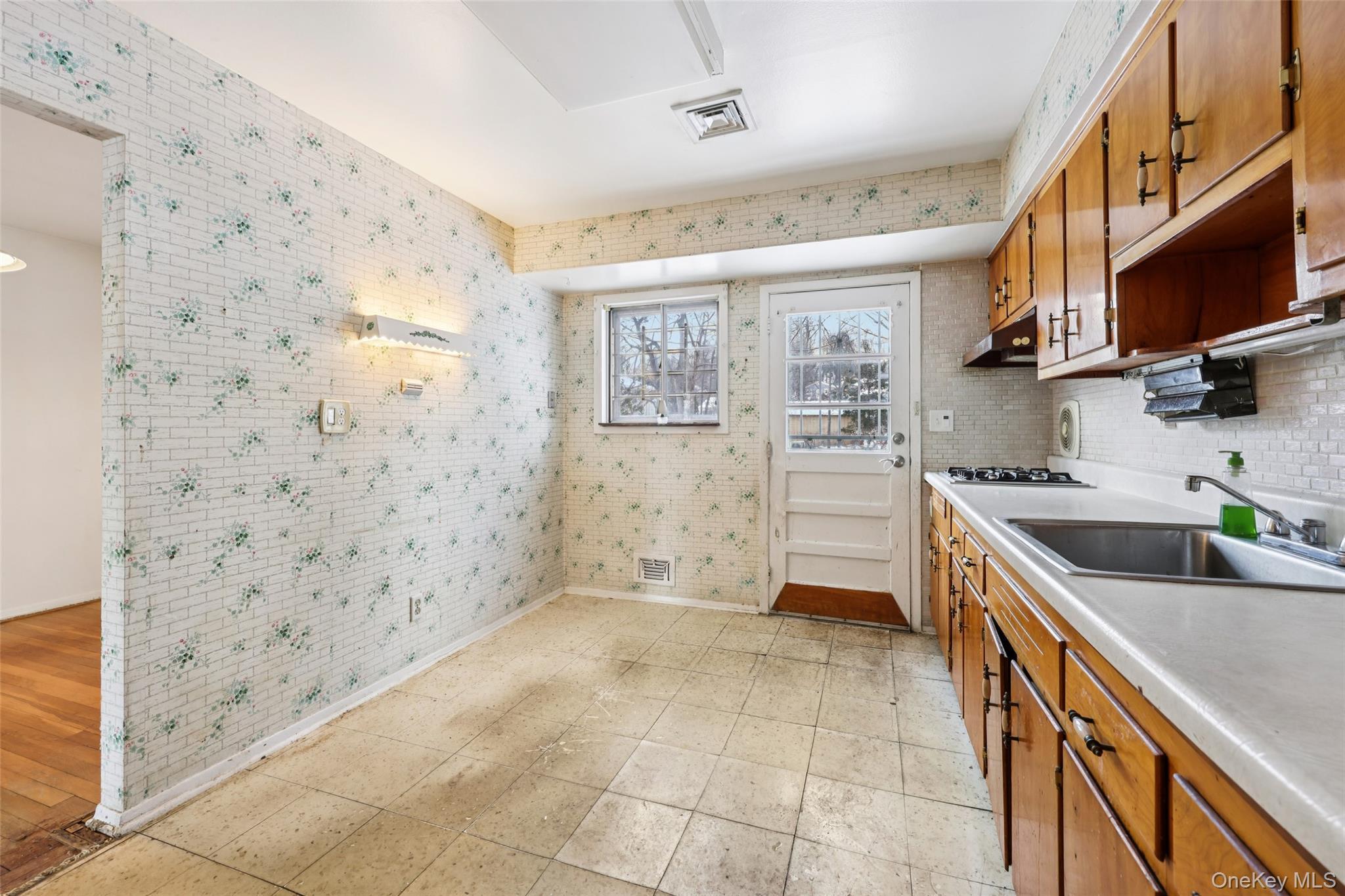 Single Family Freund  Rockland County, NY 10954, MLS-972519-12