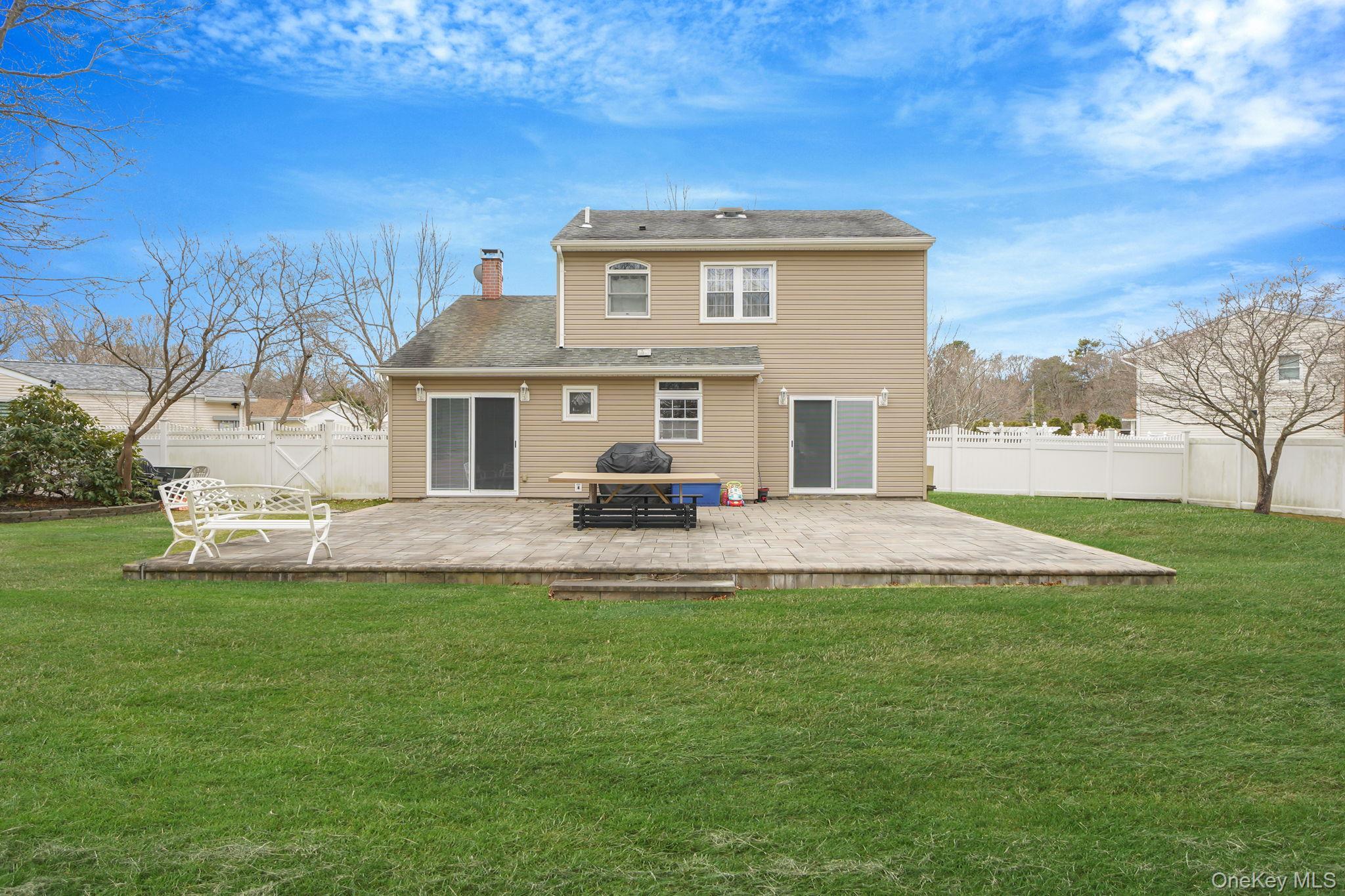Single Family Donna  Suffolk County, NY 11784, MLS-972569-3