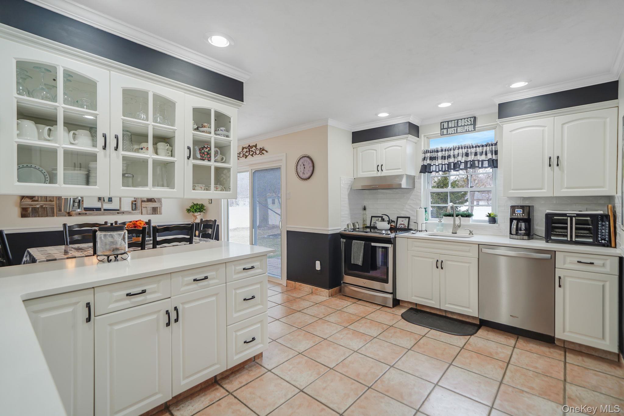 Single Family Donna  Suffolk County, NY 11784, MLS-972569-6