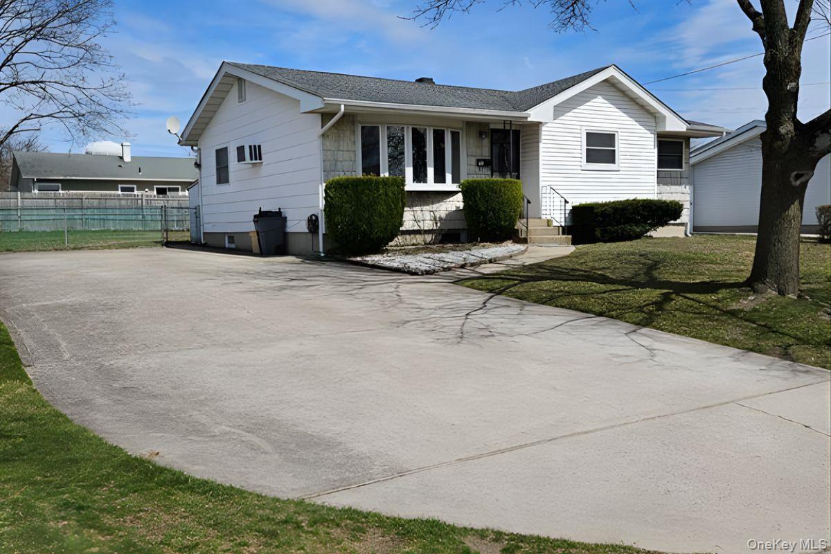 Single Family Voorhis Suffolk County, NY 11717, MLS-972650-2