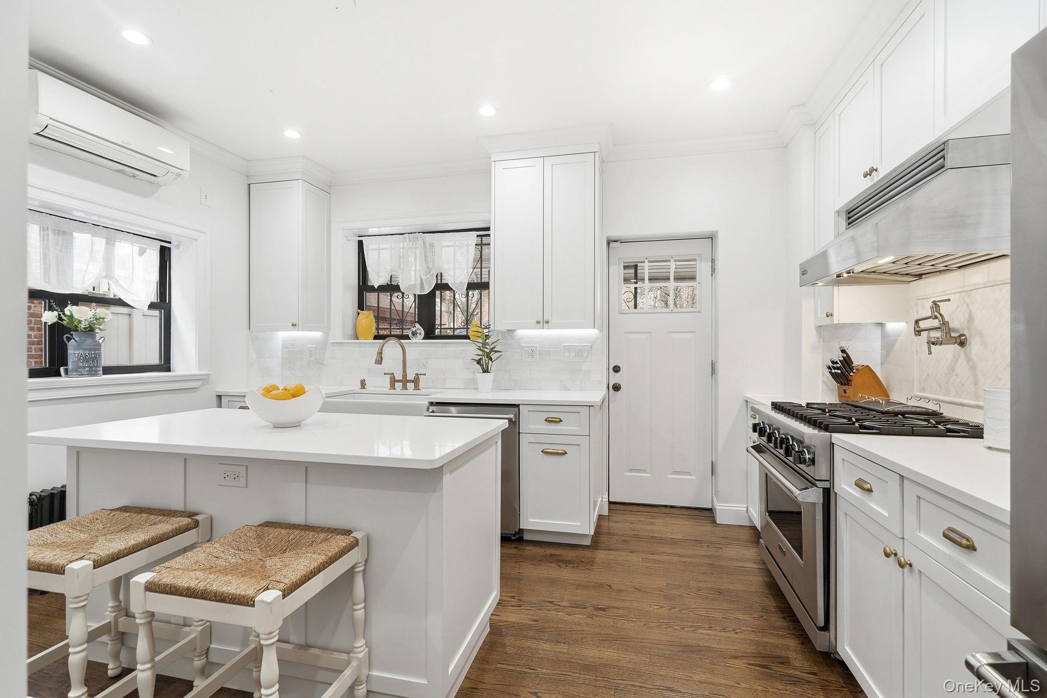 Single Family Rhinelander  Bronx, NY 10461, MLS-972663-11