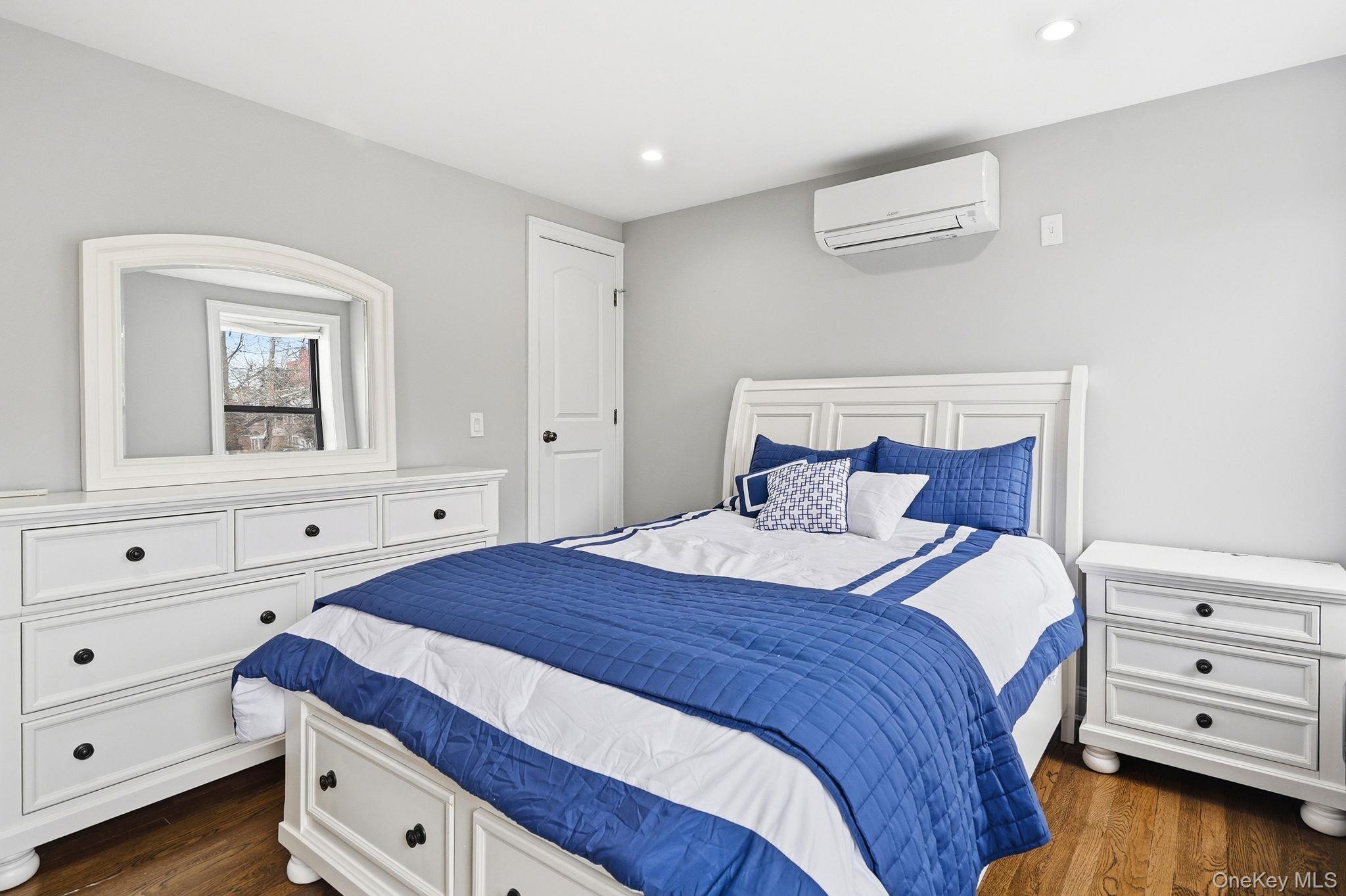 Single Family Rhinelander  Bronx, NY 10461, MLS-972663-19