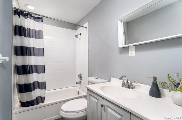 Single Family Sunnyside  Suffolk County, NY 11789, MLS-972696-11