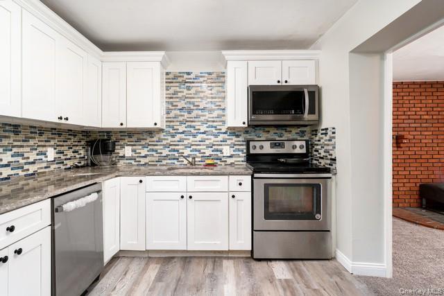 Single Family Sunnyside  Suffolk County, NY 11789, MLS-972696-3