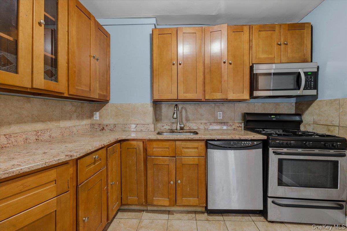 Single Family Vanderveer  Queens, NY 11427, MLS-972741-6