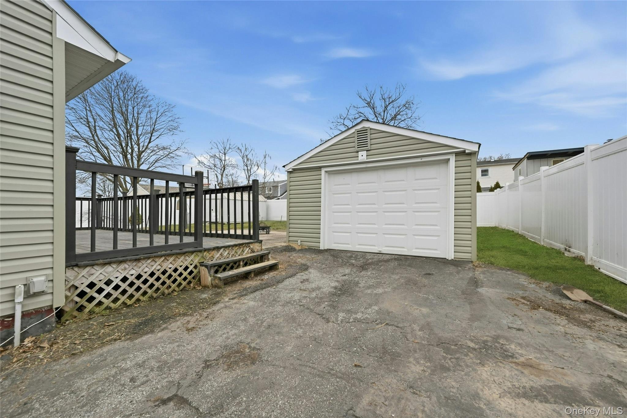 Single Family Cumberbach Suffolk County, NY 11798, MLS-972785-4