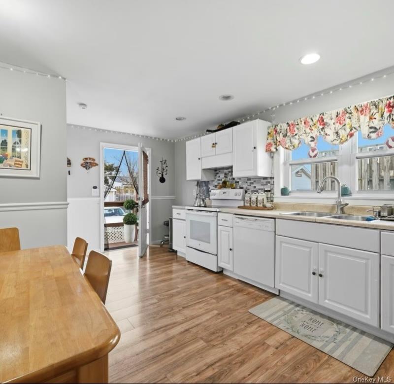 Single Family Locust  Suffolk County, NY 11901, MLS-972805-7
