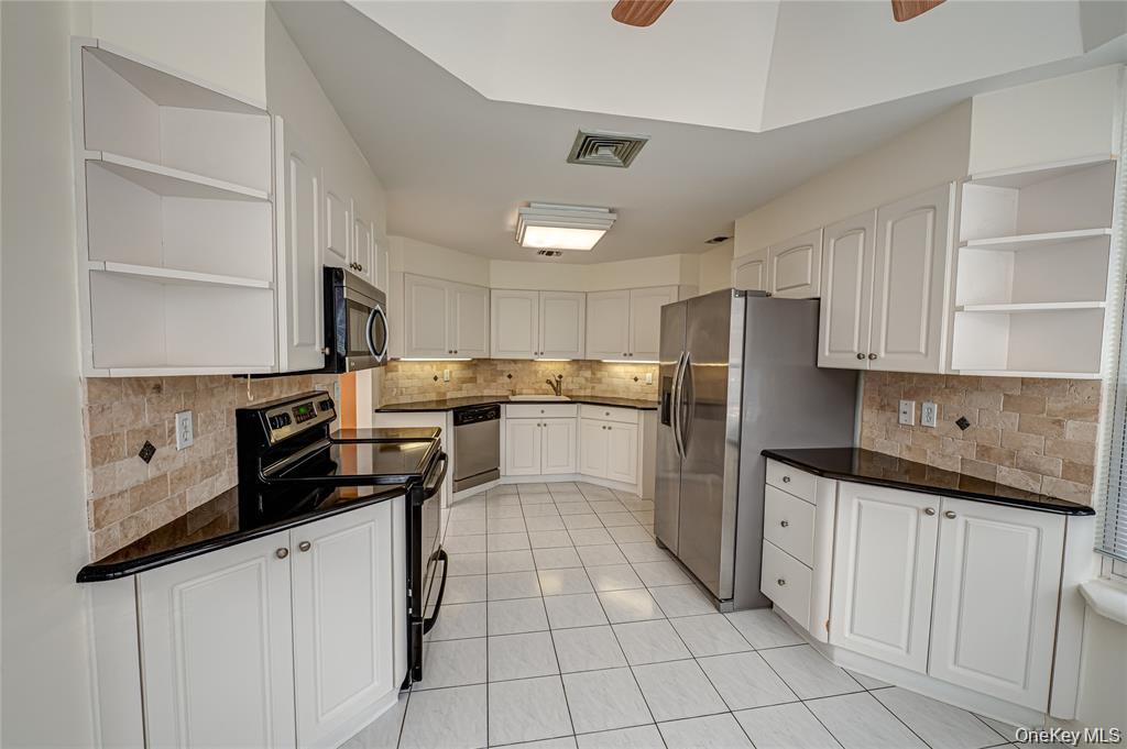 Condo Admirals Suffolk County, NY 11706, MLS-972842-4