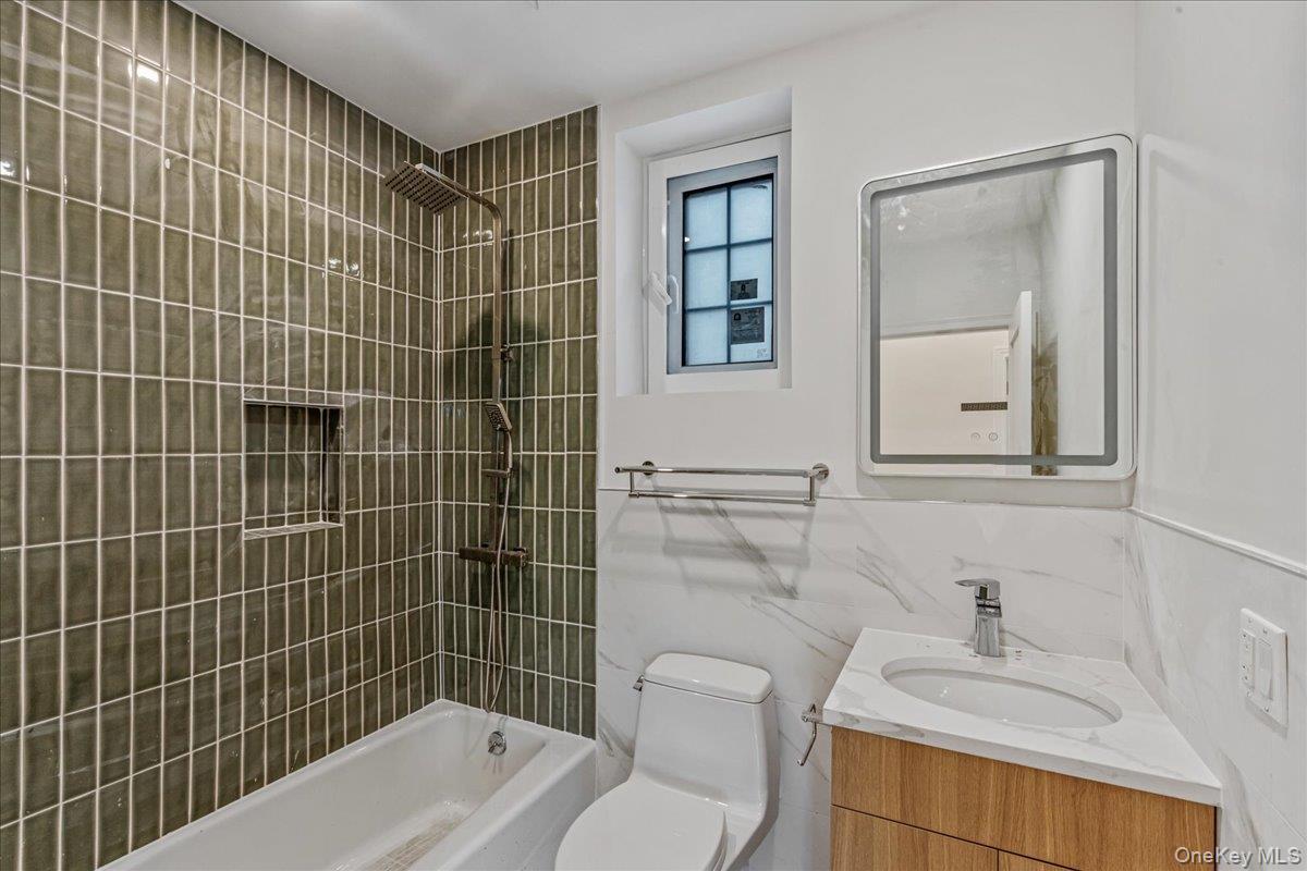 Single Family Hawtree St  Queens, NY 11417, MLS-972862-10