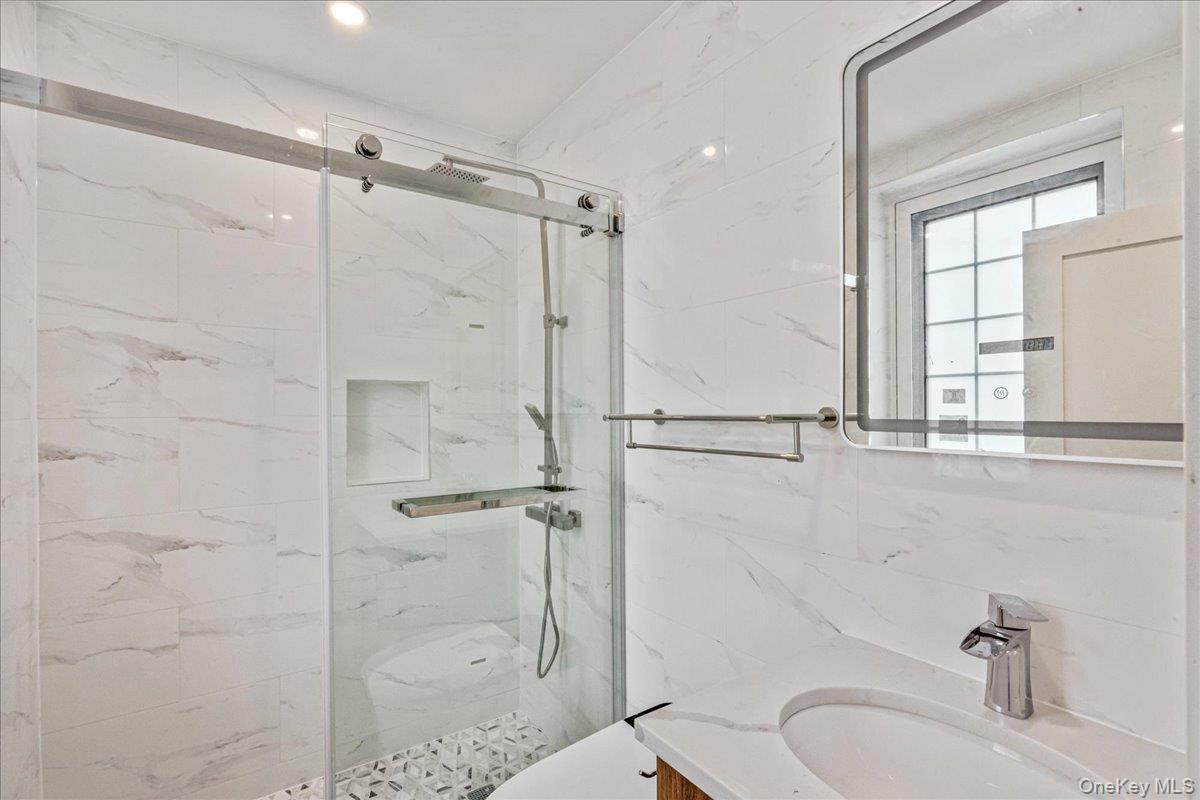 Single Family Hawtree St  Queens, NY 11417, MLS-972862-15