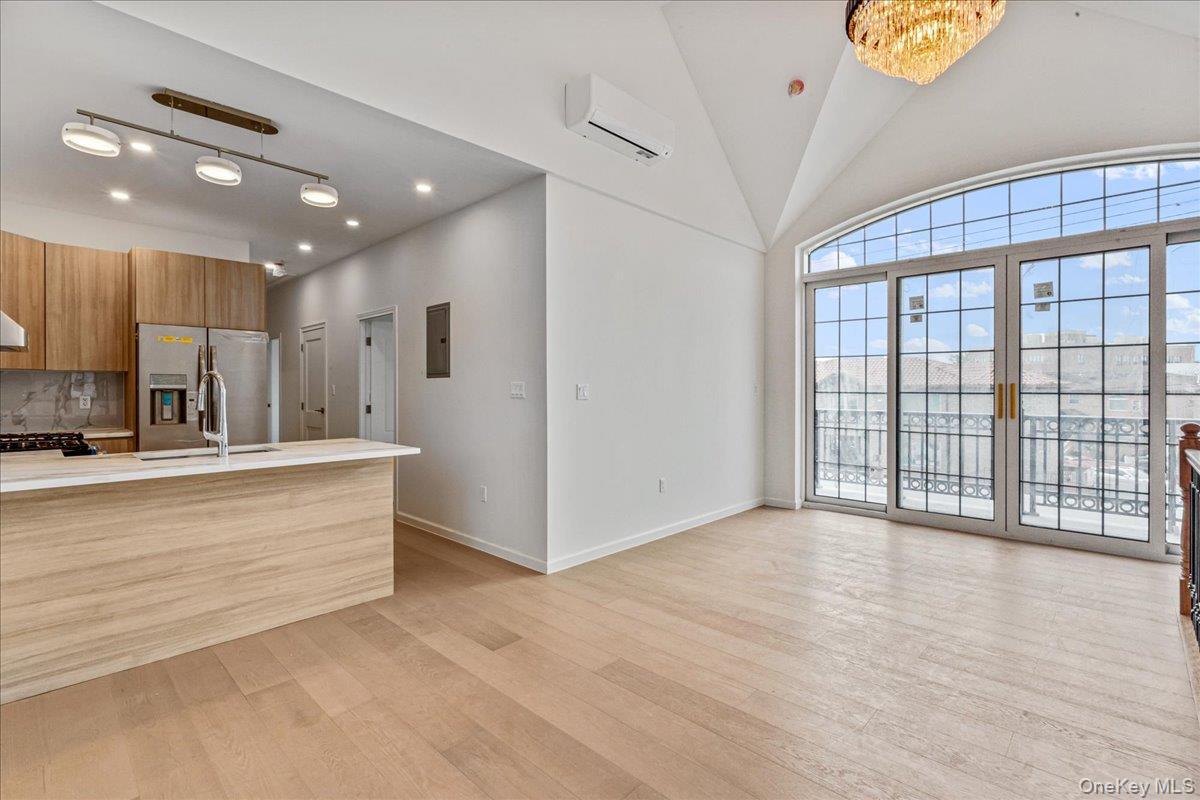 Single Family Hawtree St  Queens, NY 11417, MLS-972862-21