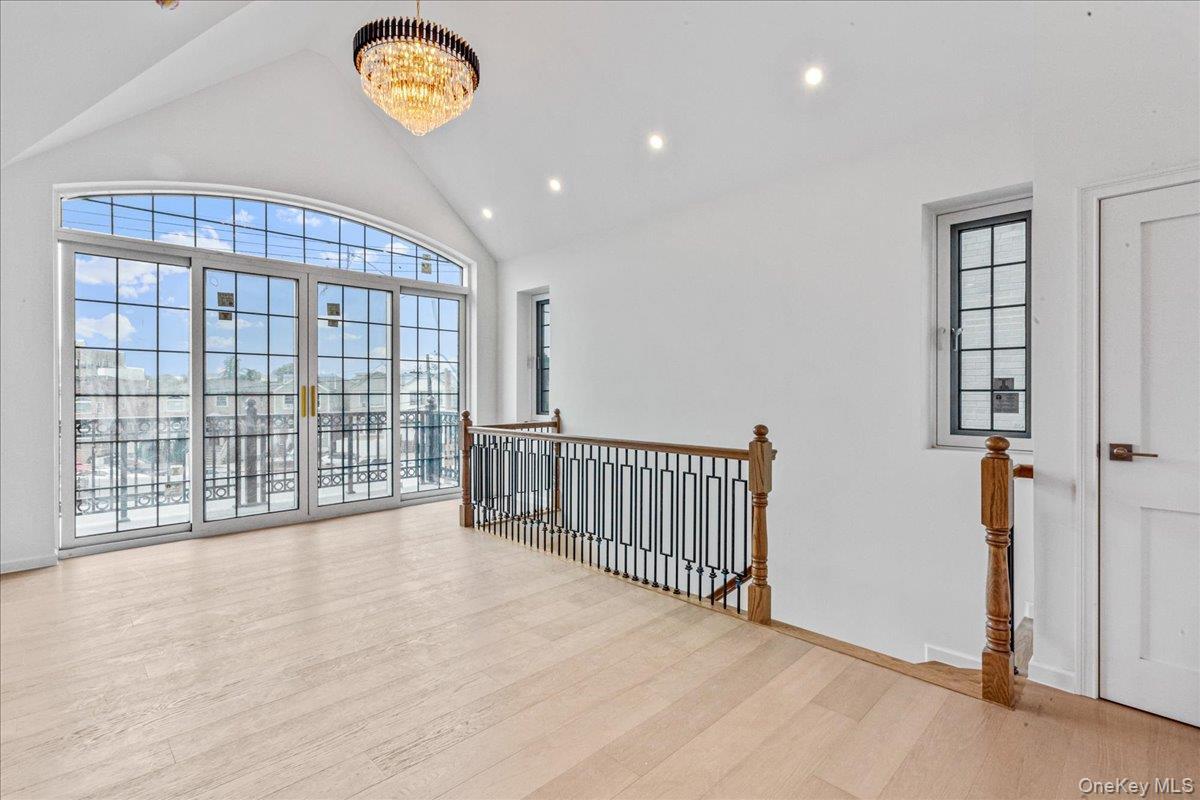 Single Family Hawtree St  Queens, NY 11417, MLS-972862-22