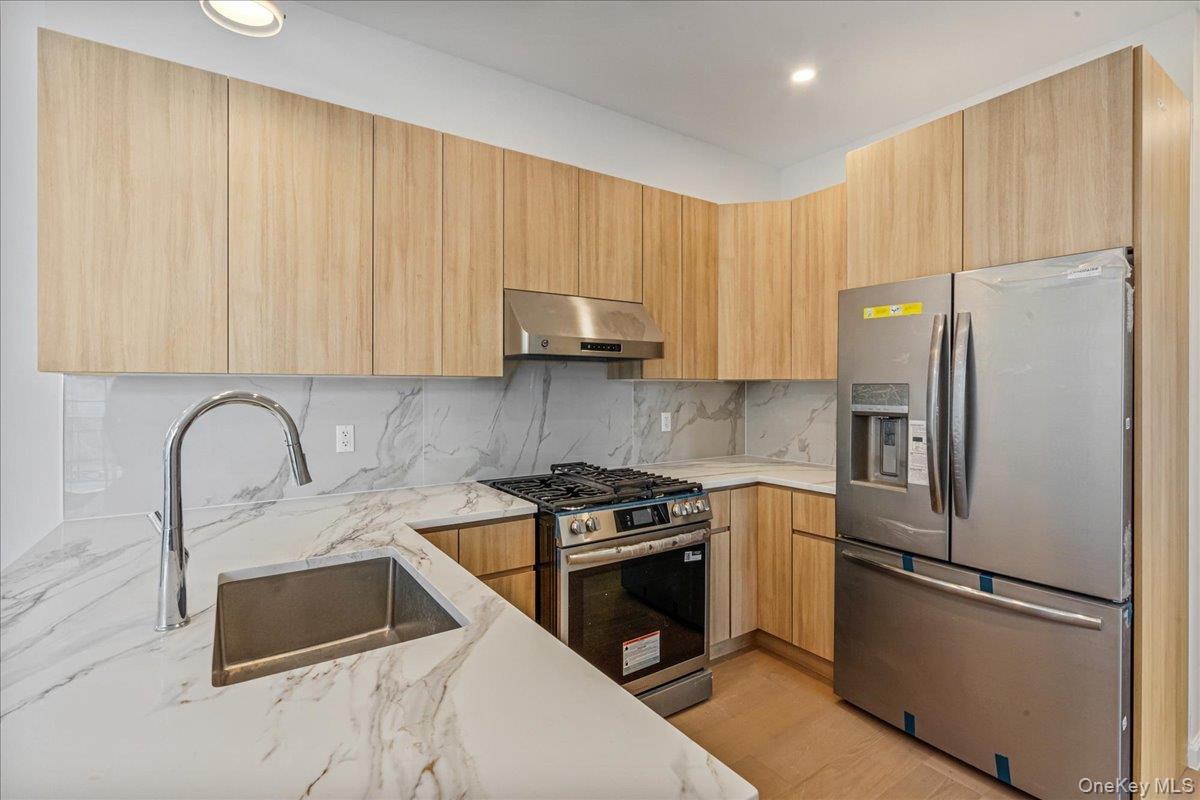 Single Family Hawtree St  Queens, NY 11417, MLS-972862-24