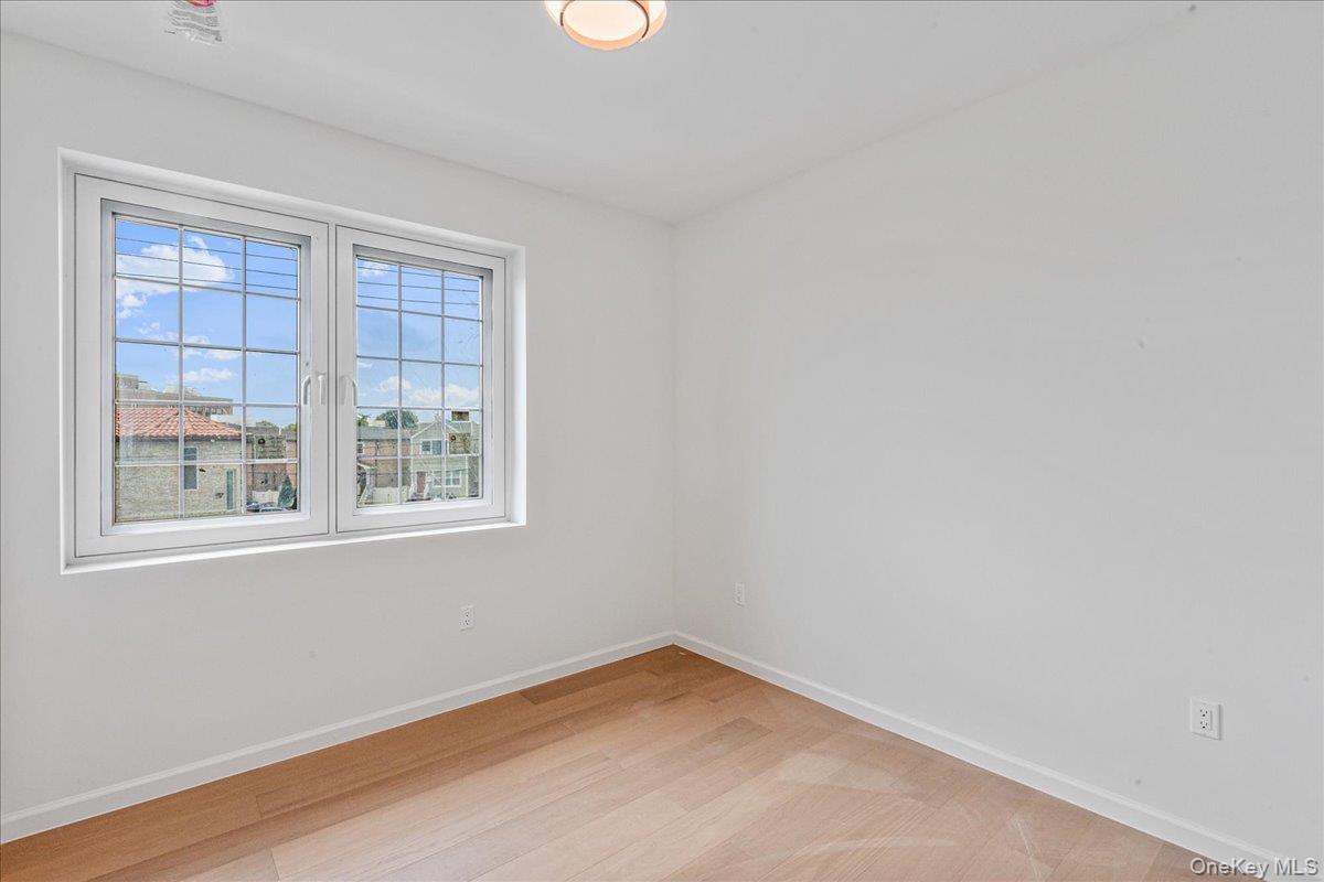 Single Family Hawtree St  Queens, NY 11417, MLS-972862-26