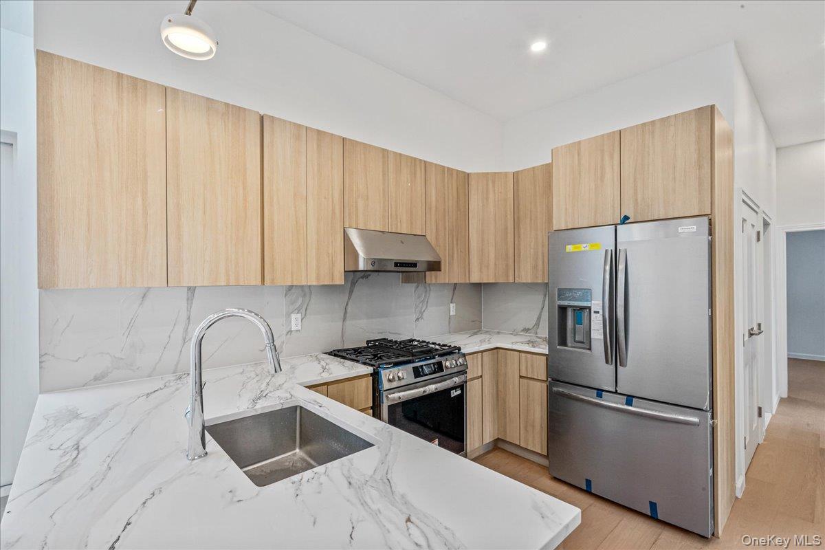 Single Family Hawtree St  Queens, NY 11417, MLS-972862-7