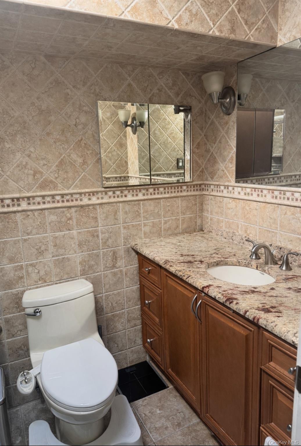 Condo Valley Stream  Nassau County, NY 11580, MLS-972875-14