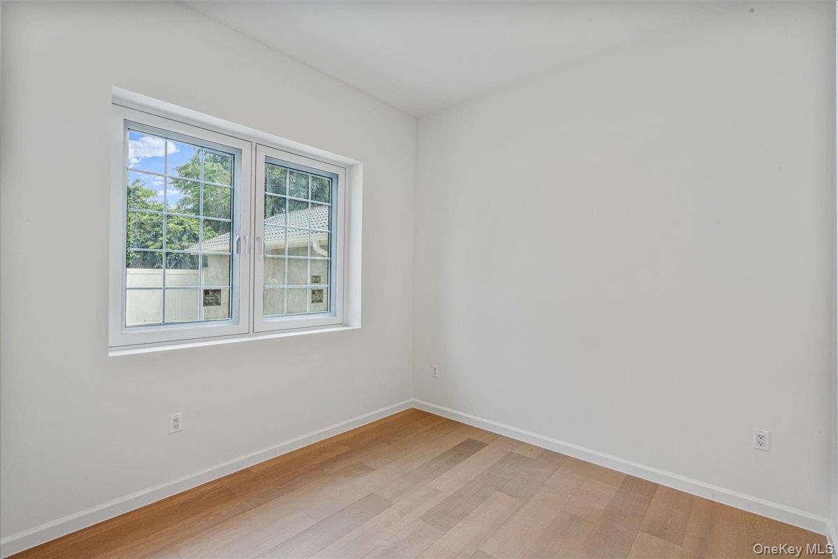 Single Family Hawtree  Queens, NY 11417, MLS-972877-10