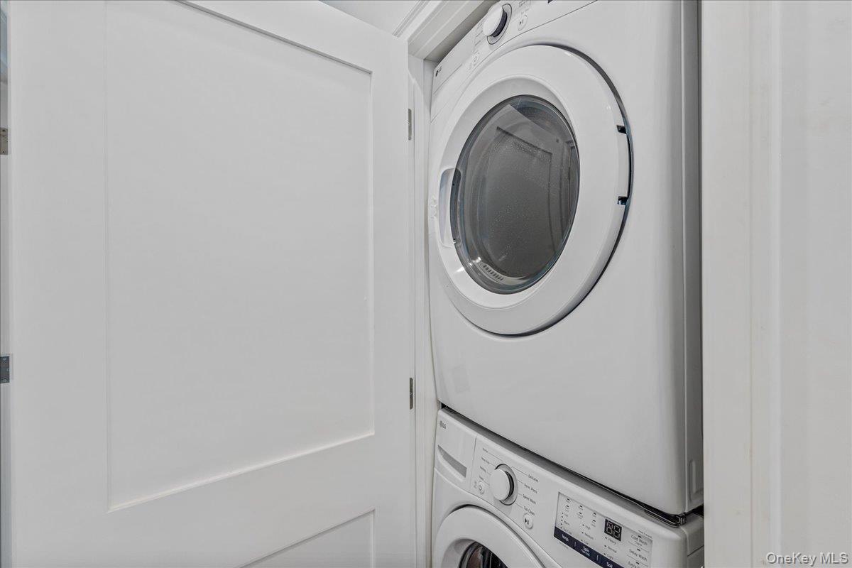 Single Family Hawtree  Queens, NY 11417, MLS-972877-26