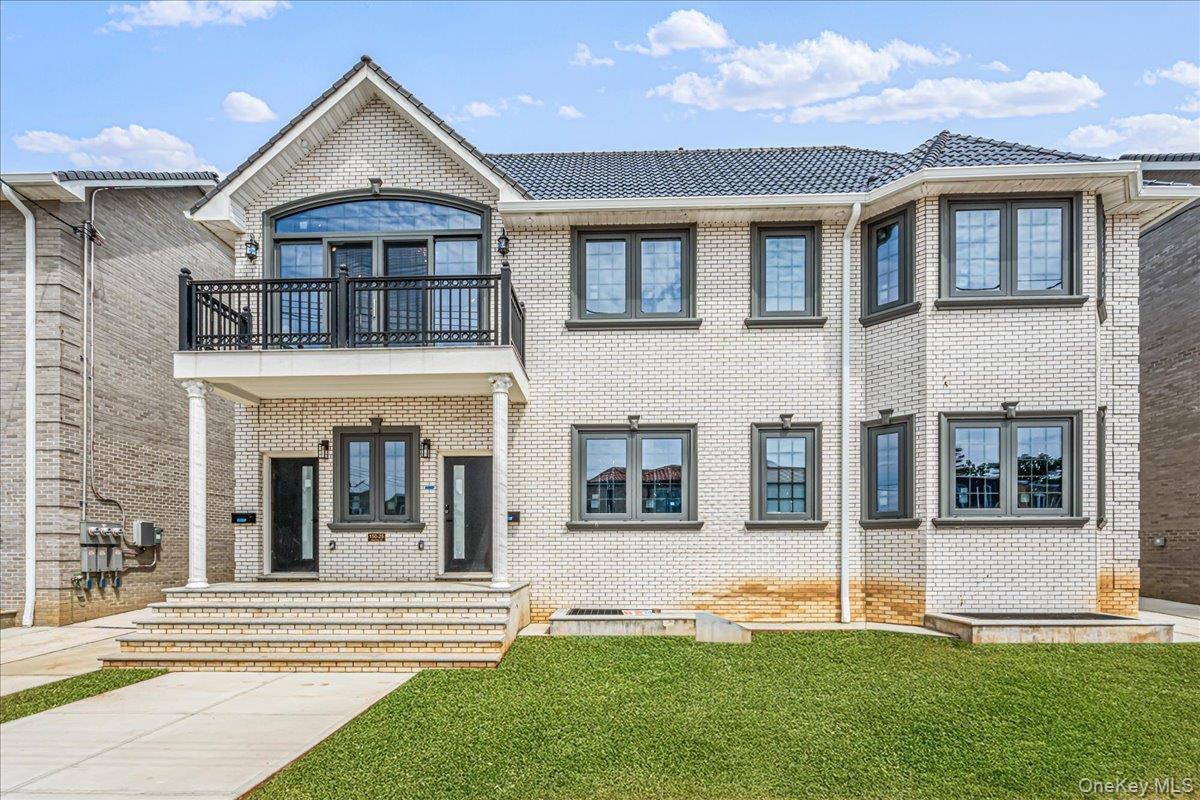 Single Family Hawtree  Queens, NY 11417, MLS-972877-3