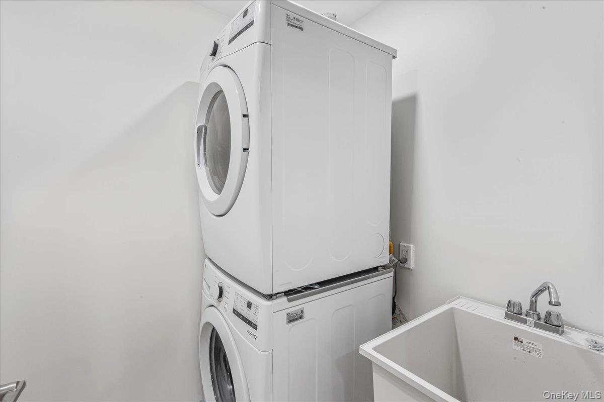 Single Family Hawtree  Queens, NY 11417, MLS-972904-17