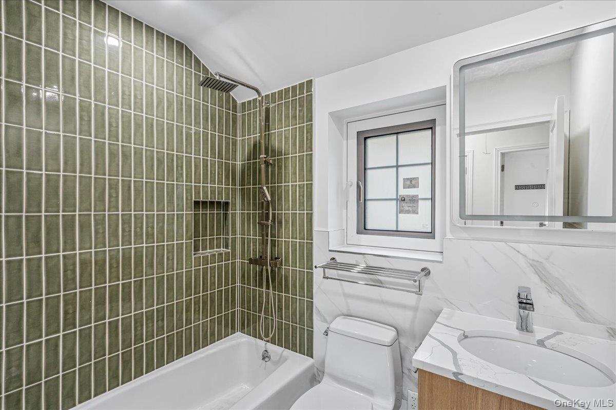 Single Family Hawtree  Queens, NY 11417, MLS-972904-32