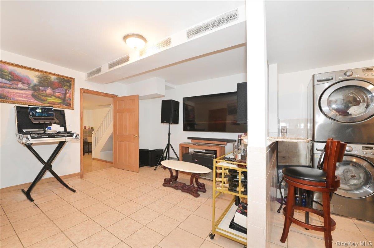 Single Family 225th  Queens, NY 11413, MLS-972923-21