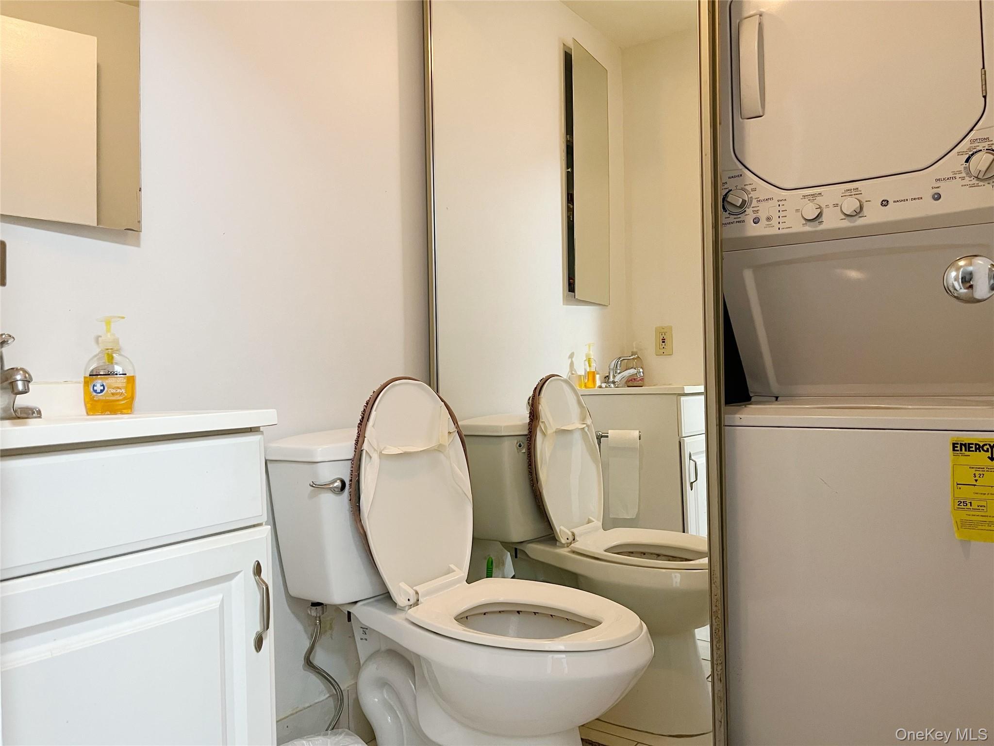 Condo Canterbury Nassau County, NY 11021, MLS-972945-8