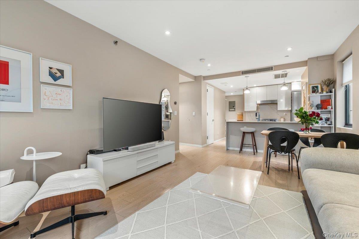 Condo 27th  Queens, NY 11101, MLS-972972-2