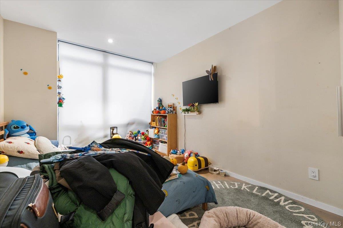 Condo 27th  Queens, NY 11101, MLS-972972-22