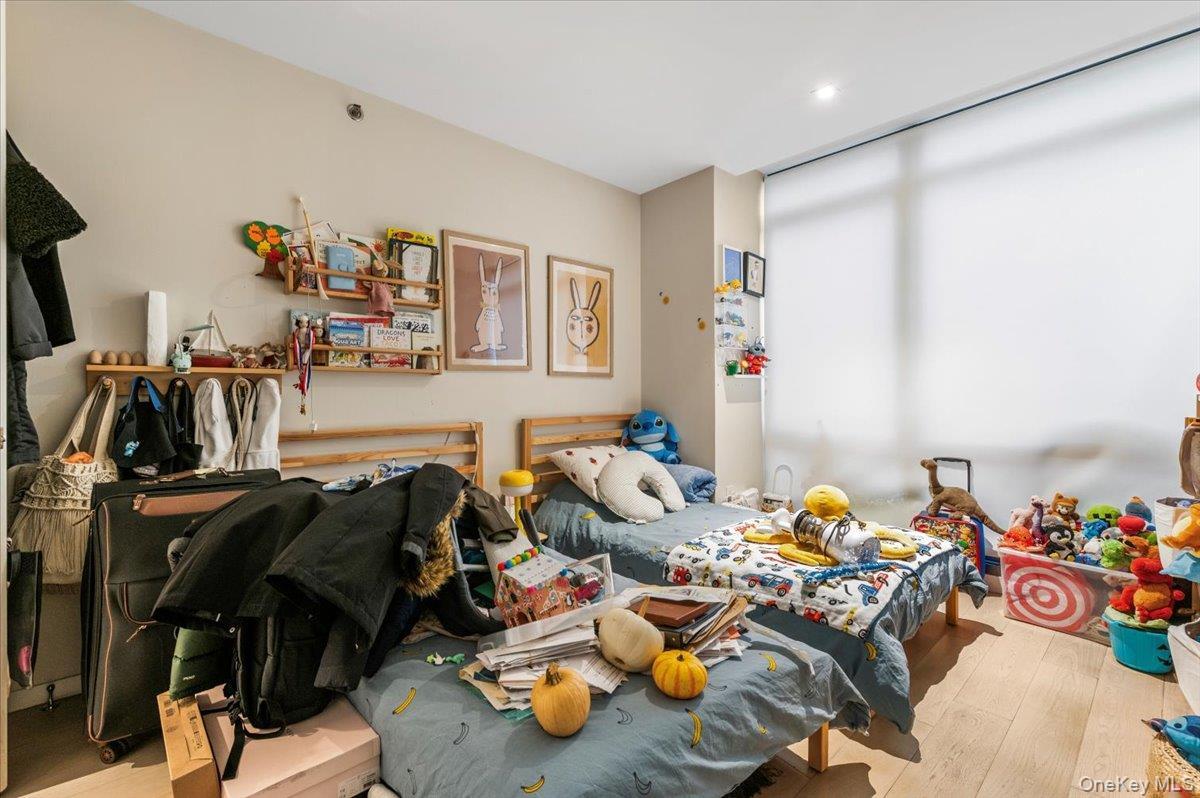 Condo 27th  Queens, NY 11101, MLS-972972-23