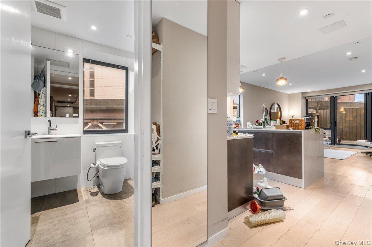 Condo 27th  Queens, NY 11101, MLS-972972-25