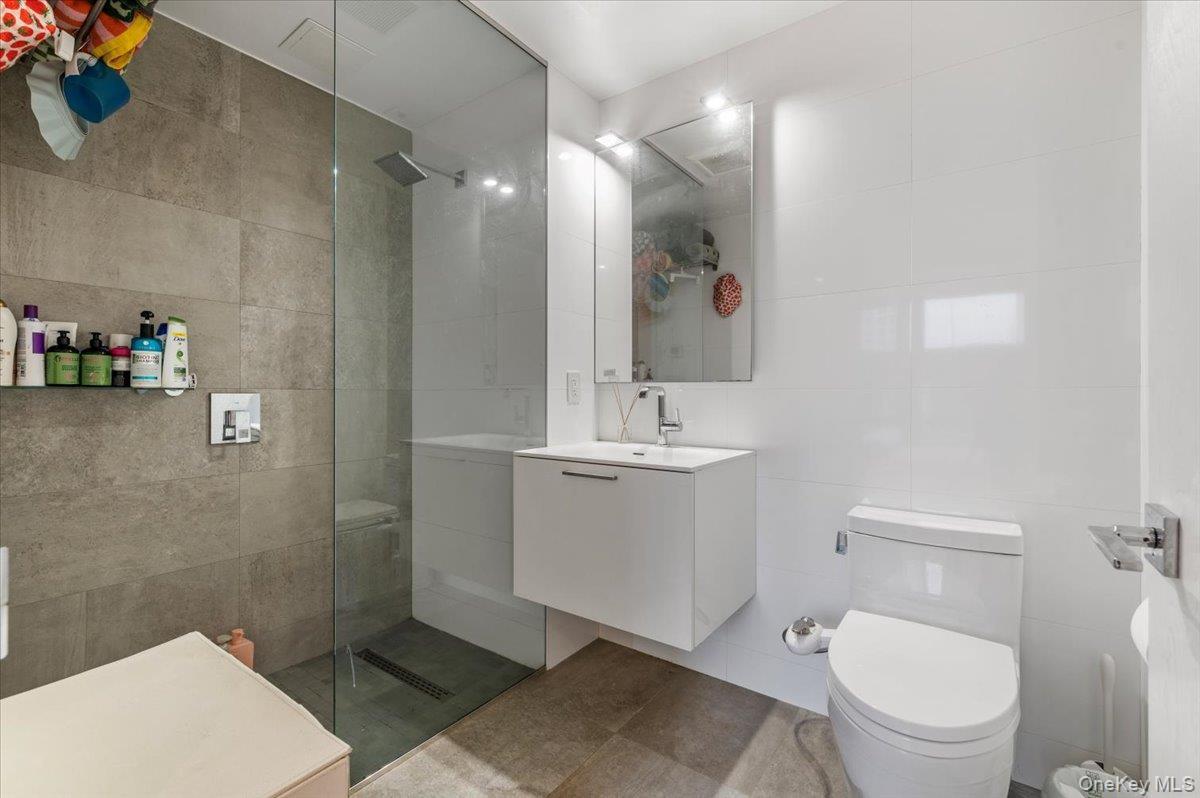 Condo 27th  Queens, NY 11101, MLS-972972-28