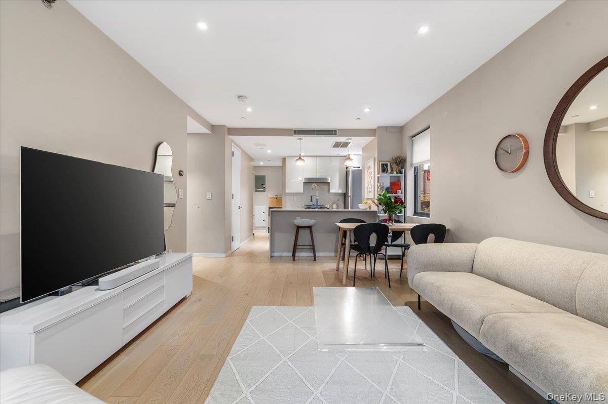 Condo 27th  Queens, NY 11101, MLS-972972-3