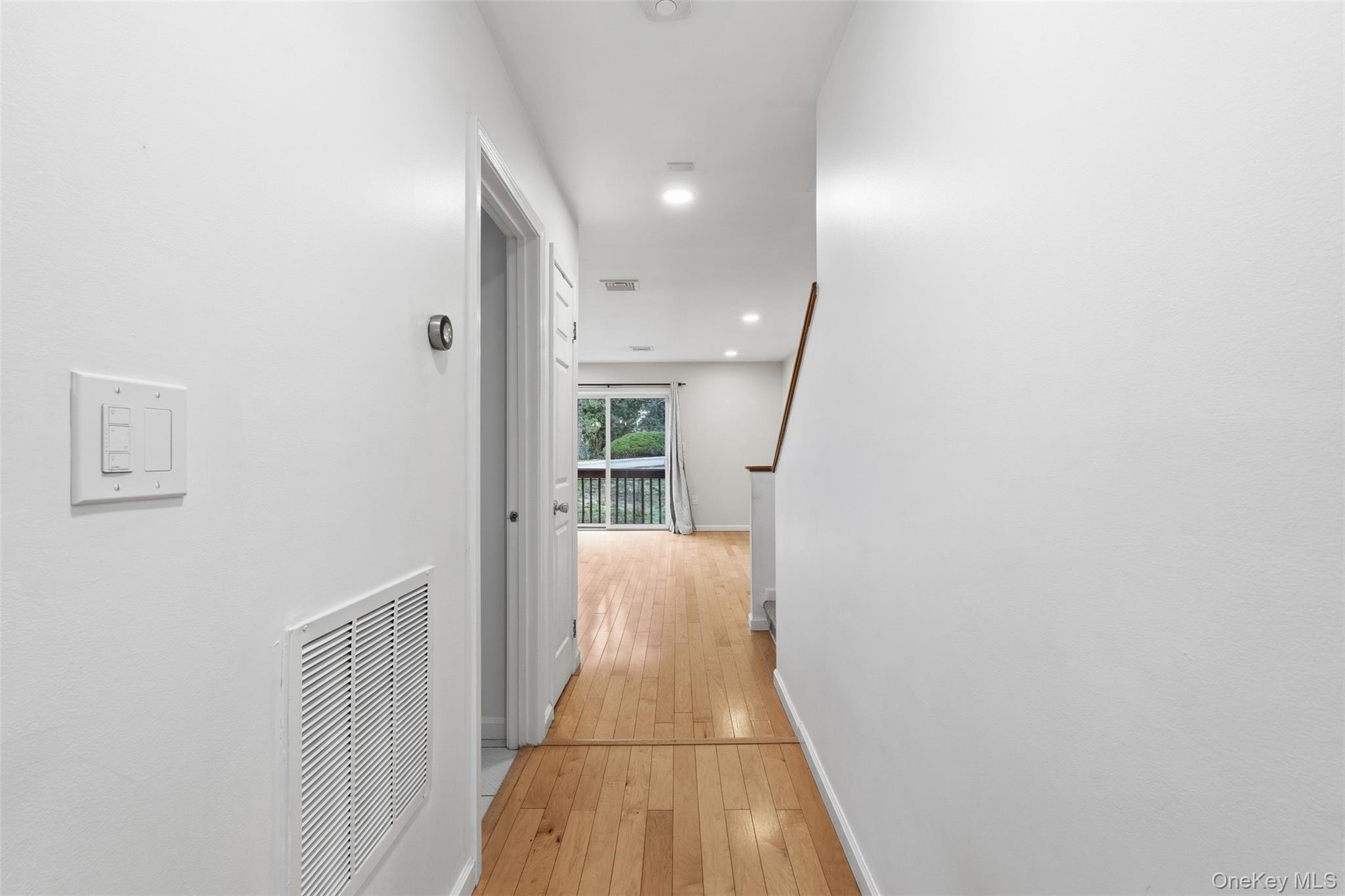 Single Family Knoll  Westchester County, NY 10562, MLS-972983-10