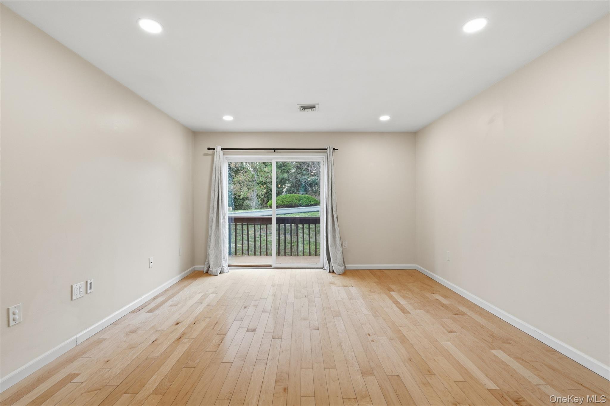 Single Family Knoll  Westchester County, NY 10562, MLS-972983-11