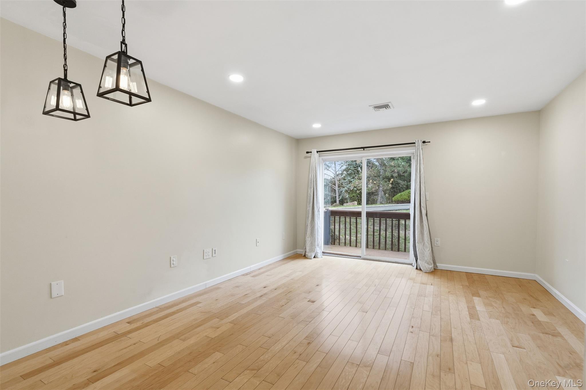 Single Family Knoll  Westchester County, NY 10562, MLS-972983-12