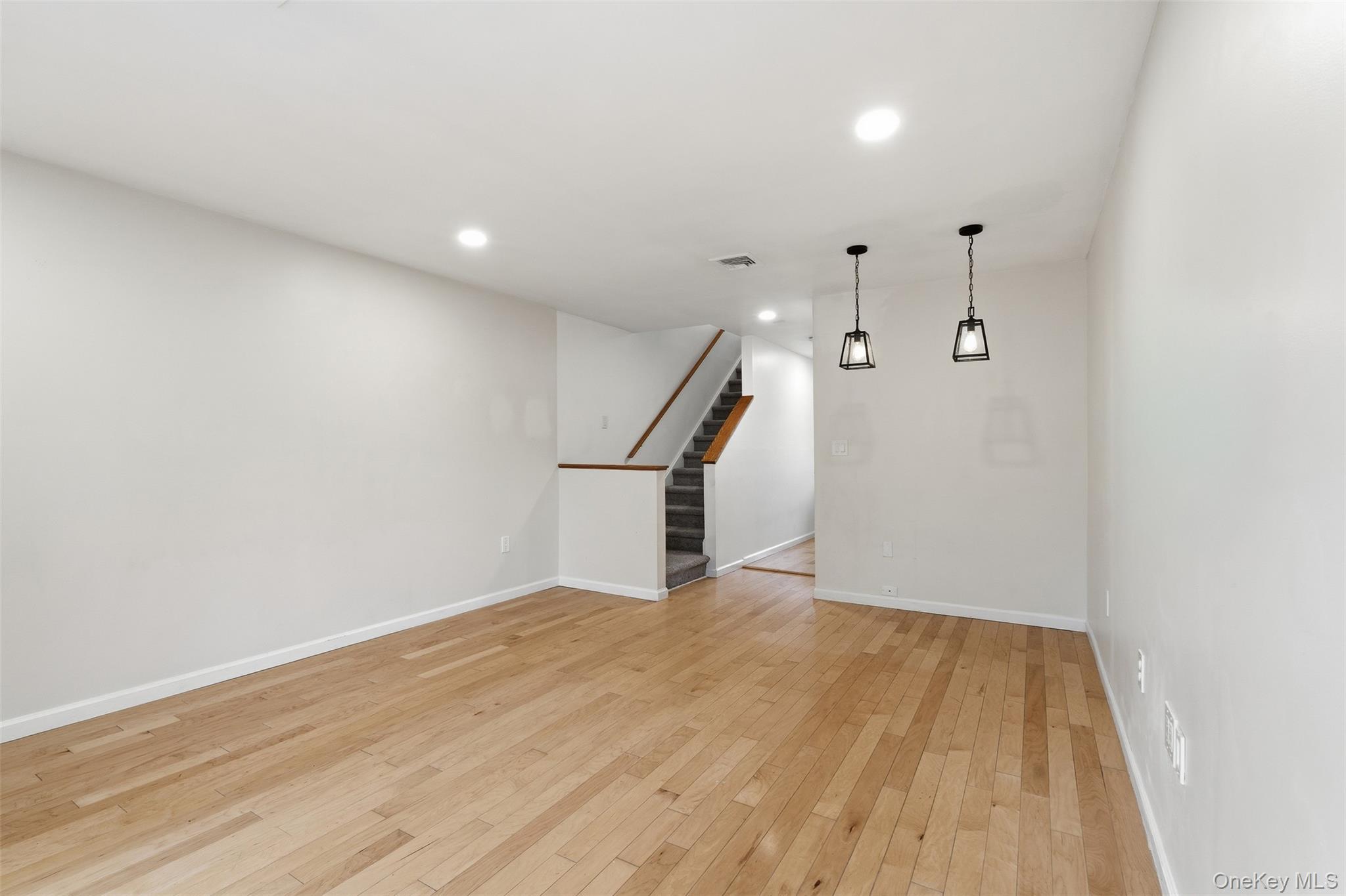 Single Family Knoll  Westchester County, NY 10562, MLS-972983-14