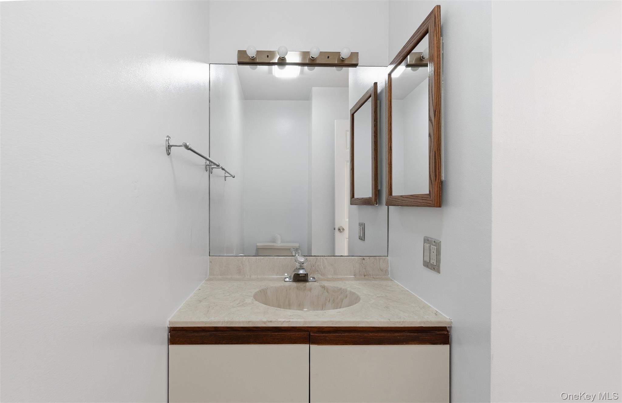 Single Family Knoll  Westchester County, NY 10562, MLS-972983-17