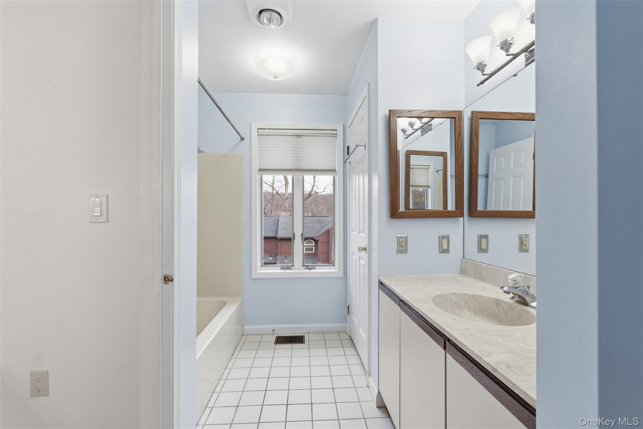 Single Family Knoll  Westchester County, NY 10562, MLS-972983-25