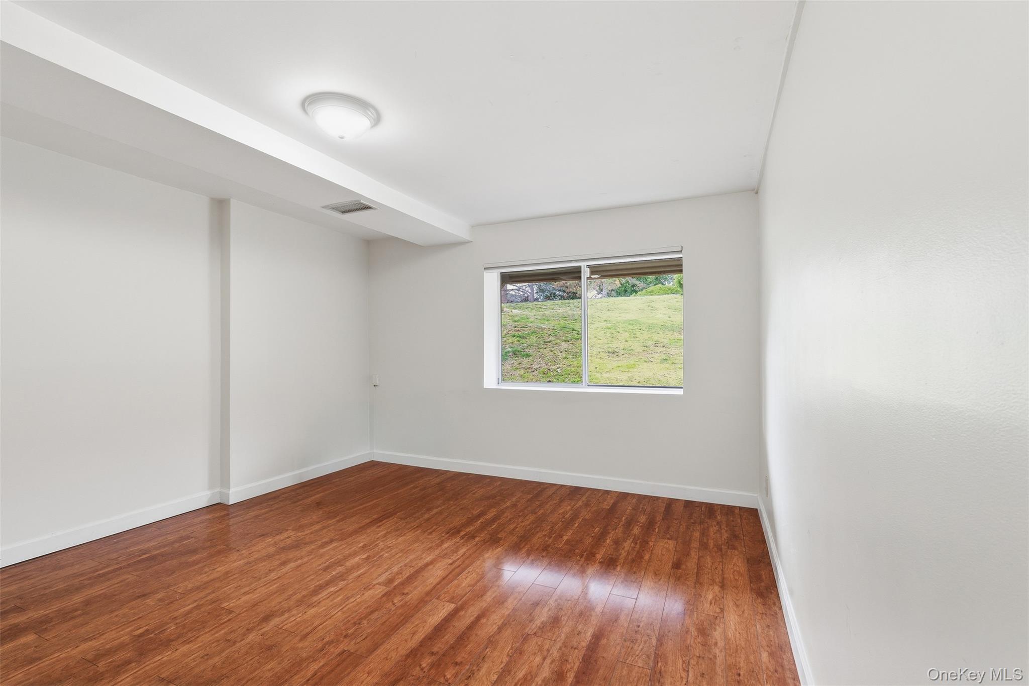 Single Family Knoll  Westchester County, NY 10562, MLS-972983-27