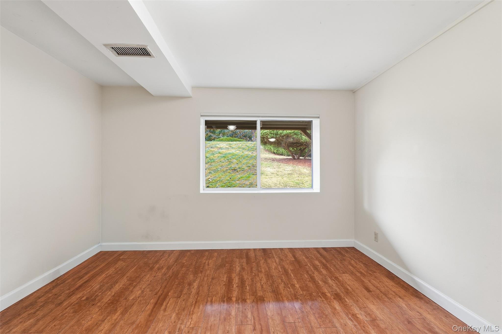 Single Family Knoll  Westchester County, NY 10562, MLS-972983-29