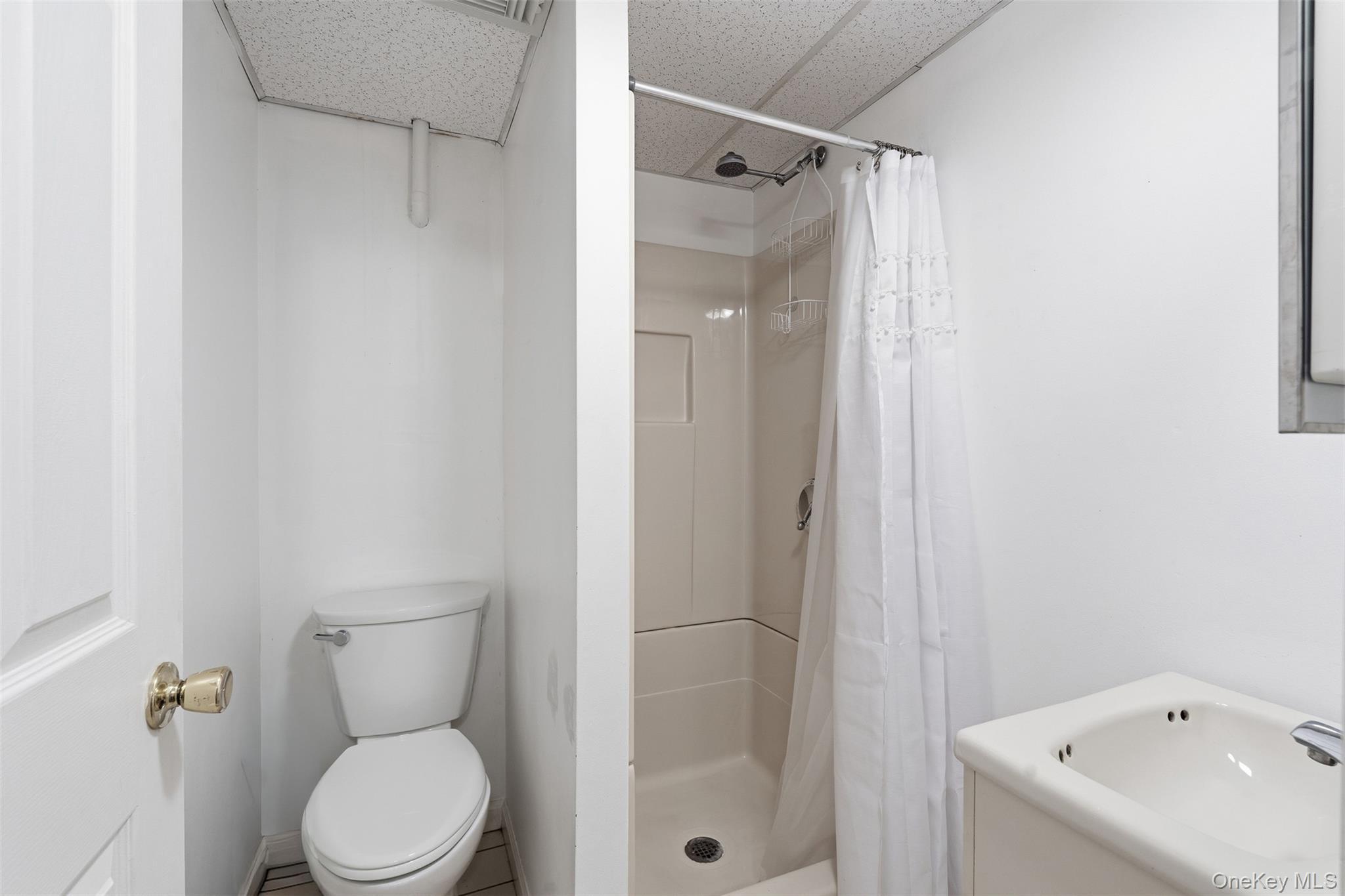 Single Family Knoll  Westchester County, NY 10562, MLS-972983-31