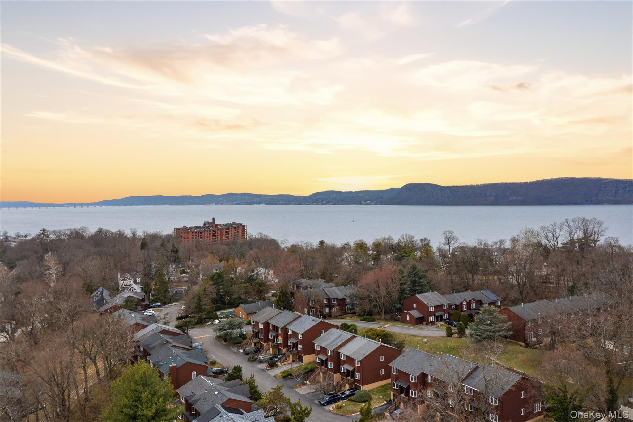 Single Family Knoll  Westchester County, NY 10562, MLS-972983-4