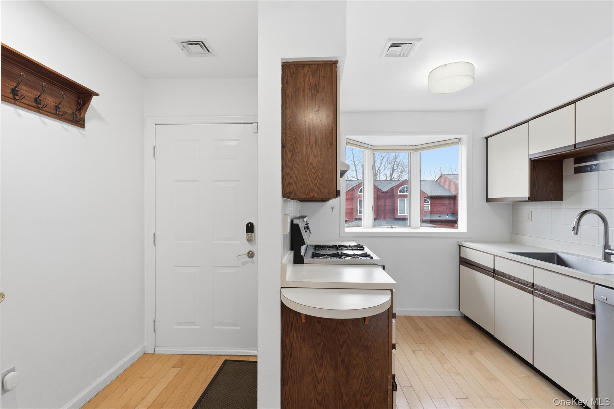 Single Family Knoll  Westchester County, NY 10562, MLS-972983-6