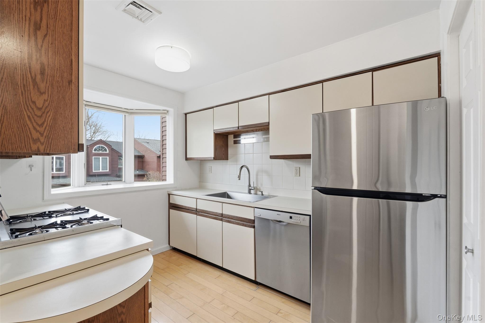 Single Family Knoll  Westchester County, NY 10562, MLS-972983-7