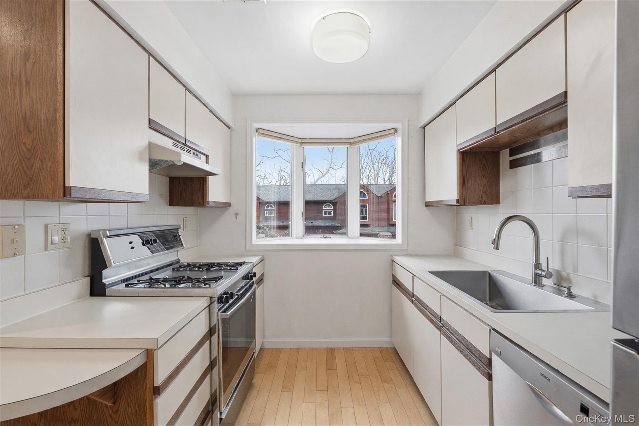 Single Family Knoll  Westchester County, NY 10562, MLS-972983-8