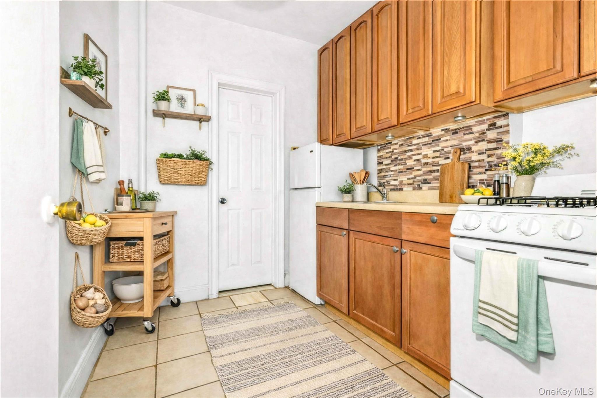 Coop E 88 Street  Manhattan, NY 10128, MLS-972984-4