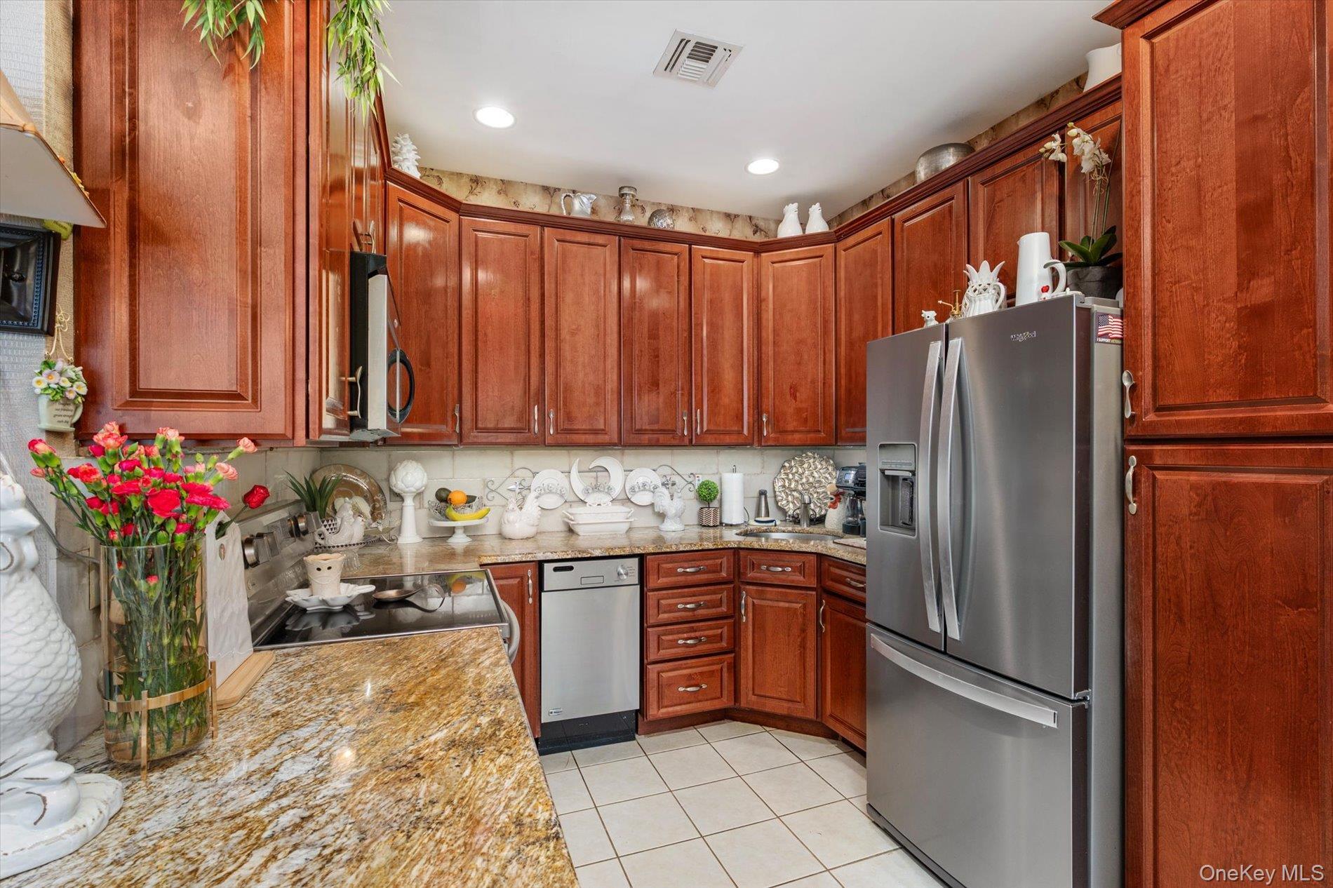 Condo Francesca  Suffolk County, NY 11701, MLS-973005-2