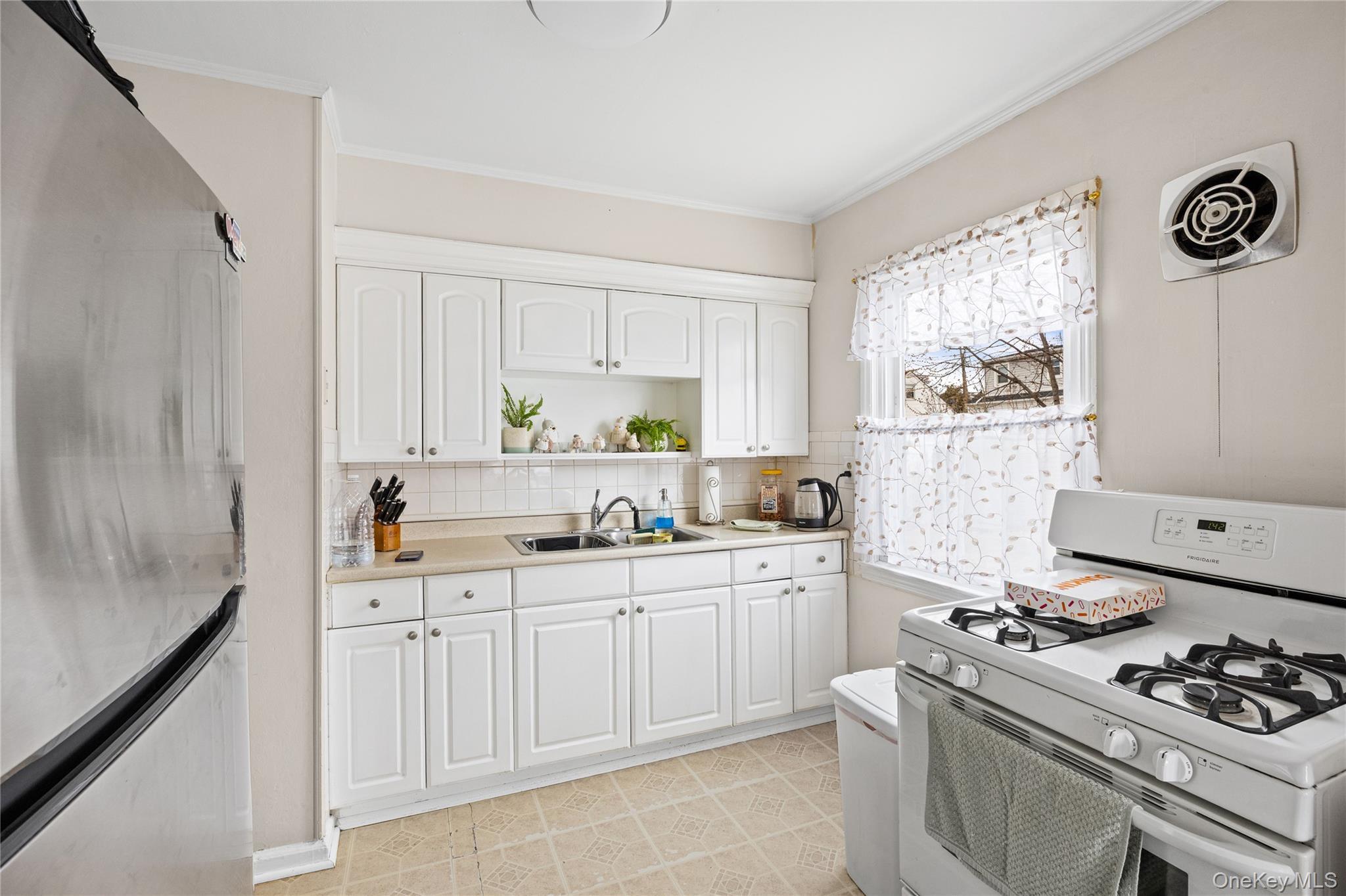 Single Family Caryl Drive  Nassau County, NY 11559, MLS-973020-8